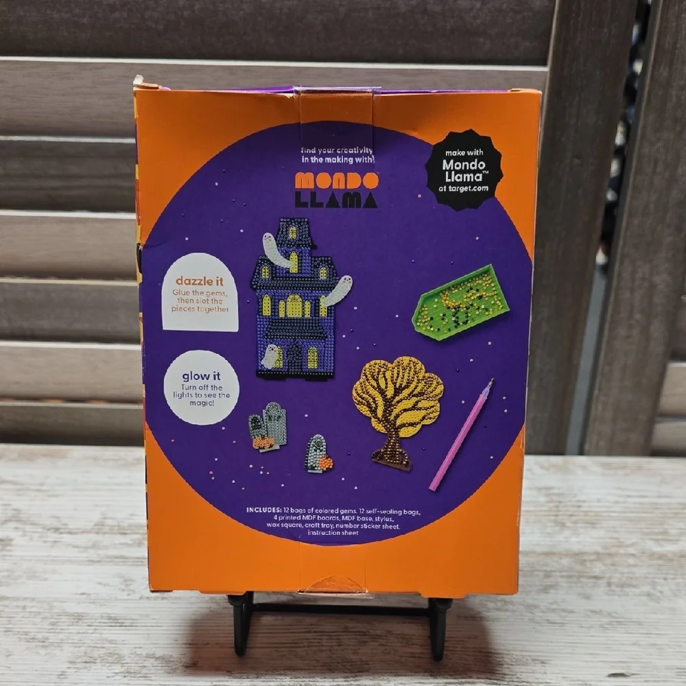 Mondo Llama Create‑Your‑Own Glow‑in‑the‑Dark Gem Art Scene Kit